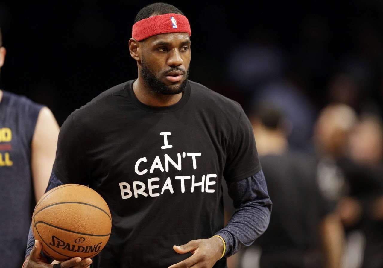 lebron James wearing a I cant breathe shirt