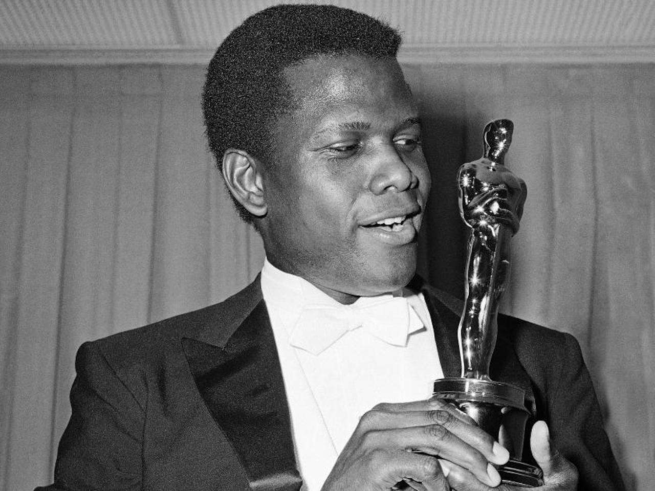 sidney Poitier with his academy award