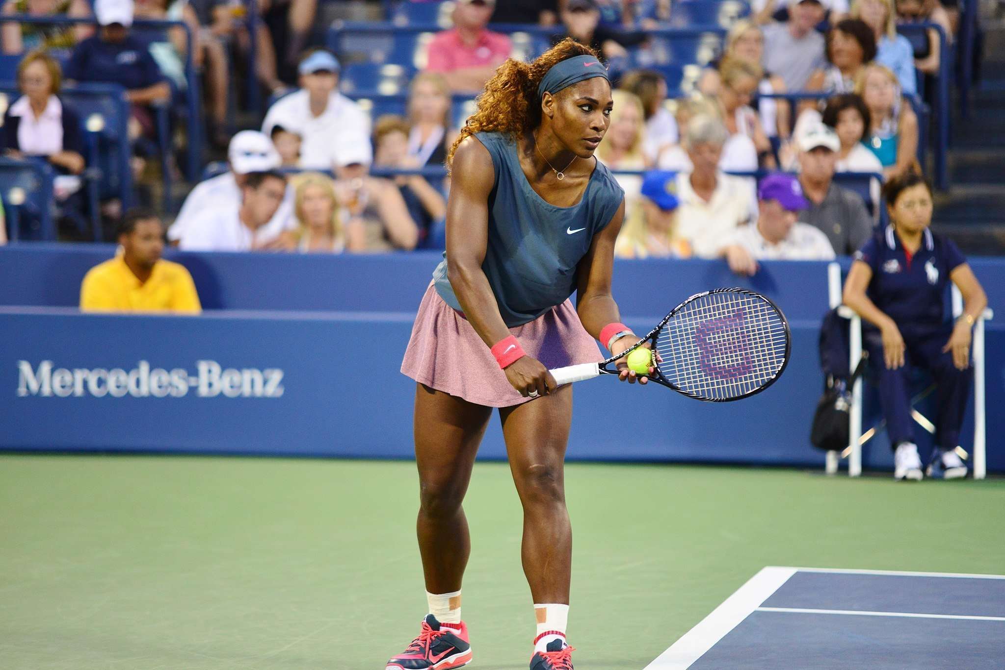 Serena Willams about to to serve a tennis ball