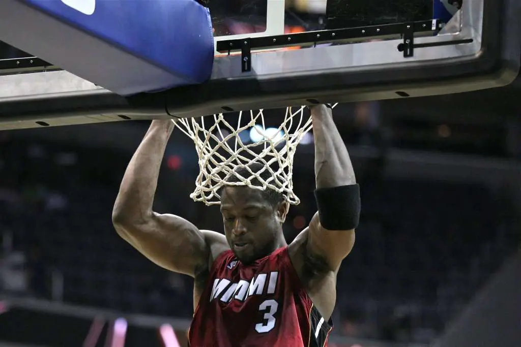 Dwyane Wade doing pregame ritual