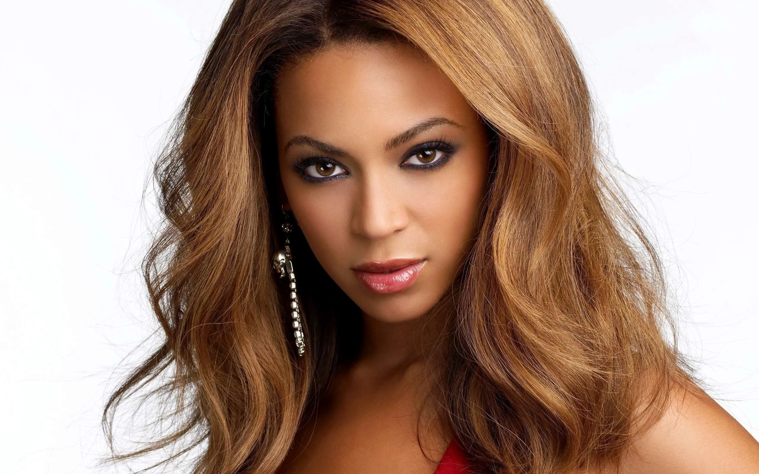 beyonce-singer-brunette-makeup